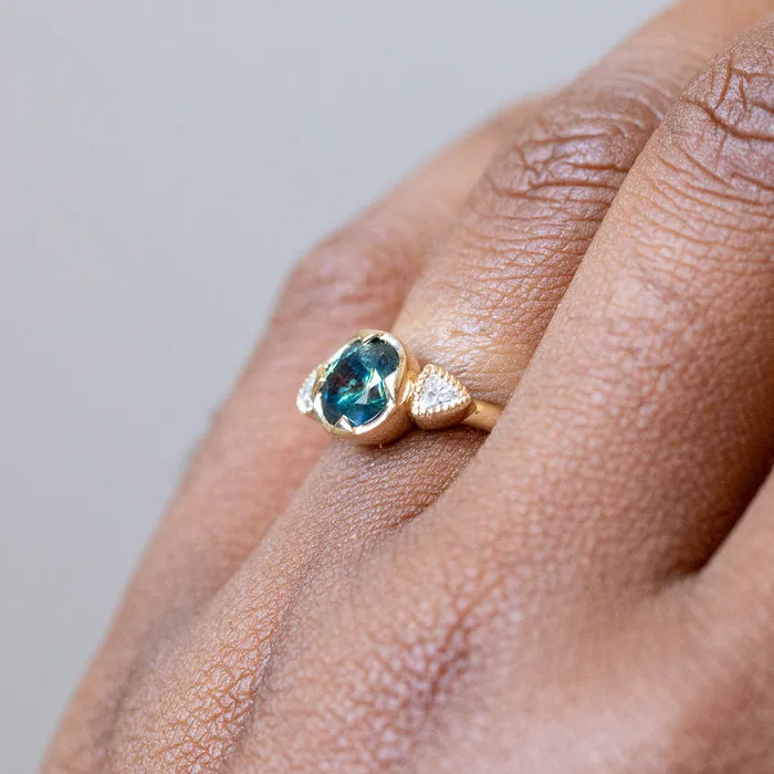 Anueva Jewelry Rings 139ct Australian Parti Sapphire Three Stone Compass Set Low Profile Milgrain Antique Ring in 14k Yellow Gold