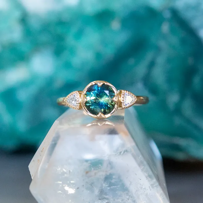Anueva Jewelry Rings 139ct Australian Parti Sapphire Three Stone Compass Set Low Profile Milgrain Antique Ring in 14k Yellow Gold