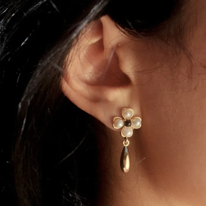 Pearl Onyx Quatrefoil Earrings Hearts Valley Jewelry Earrings