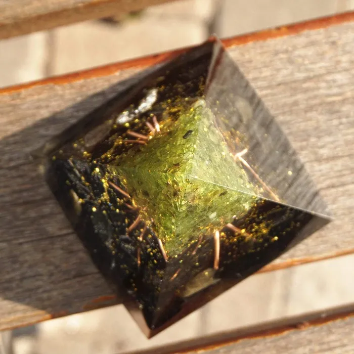 wickedafstore Peridot Obsidian Tree of Life Orgone Pyramid Necklaces